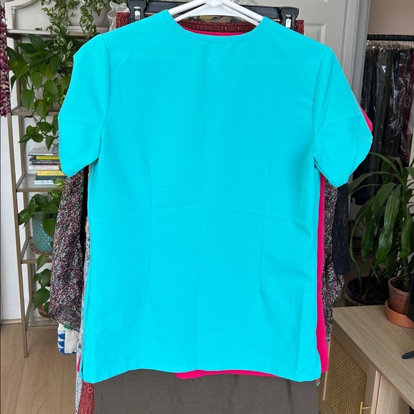 Figs Women’s Catarina One-Pocket Scrub Top. Size XS. - Picture 2 of 5